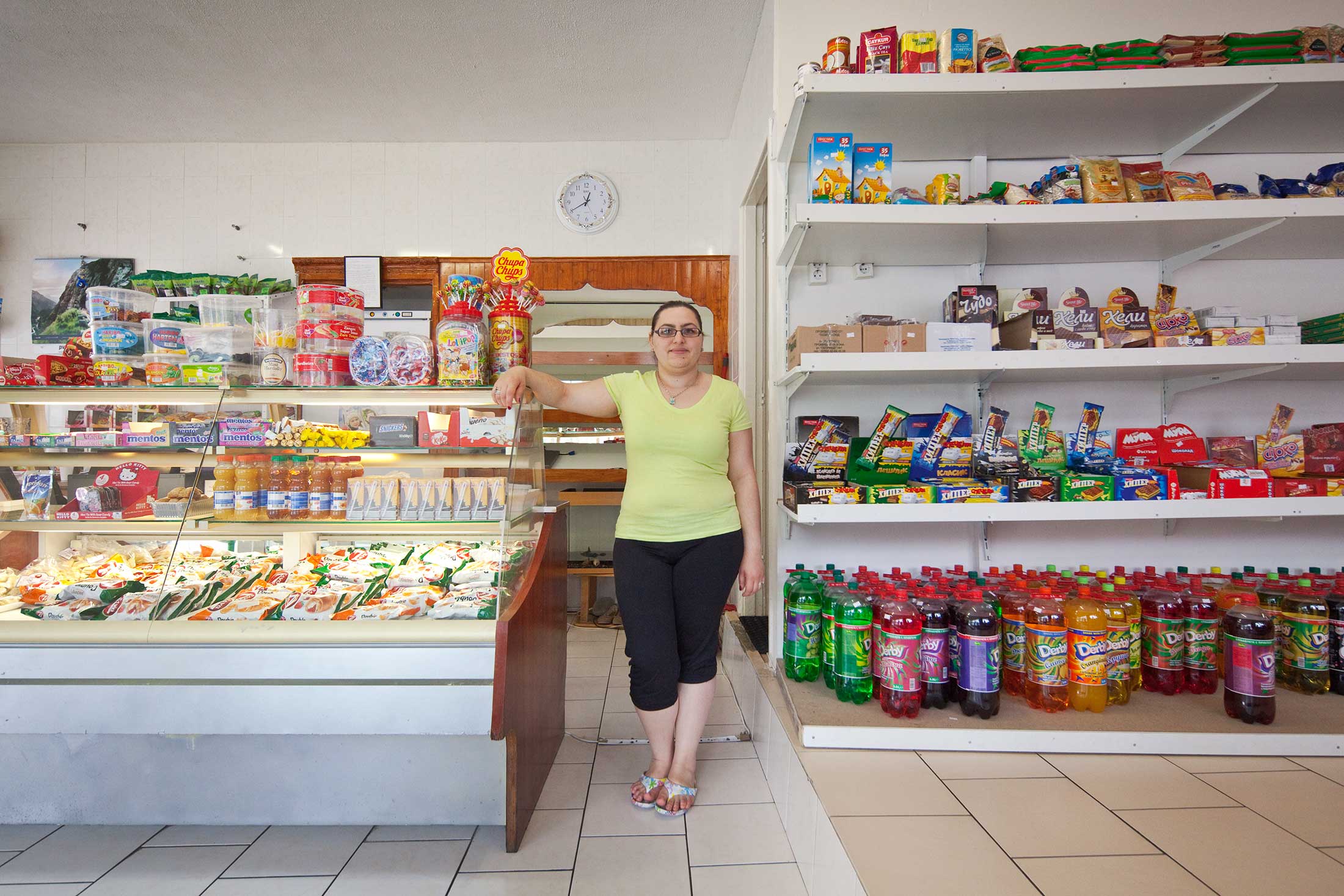 Eigenaresse Kristina Apostolova in haar deli aan het Mijnsherenplein
