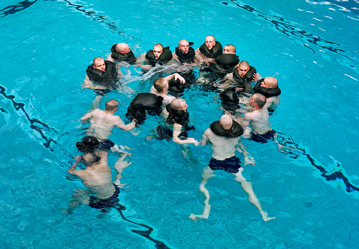 Mariniers in het Oostelijk zwembad